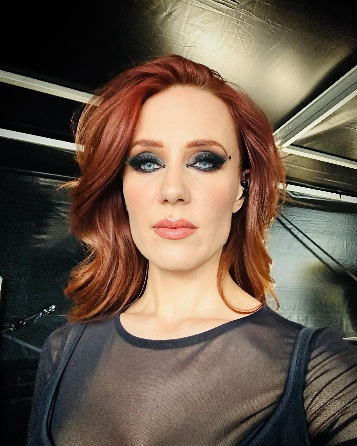 Simone Simons (cantor holandês) ()