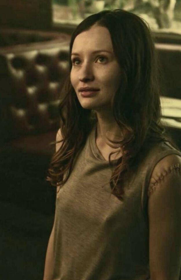 Emily Browning deuses americanos