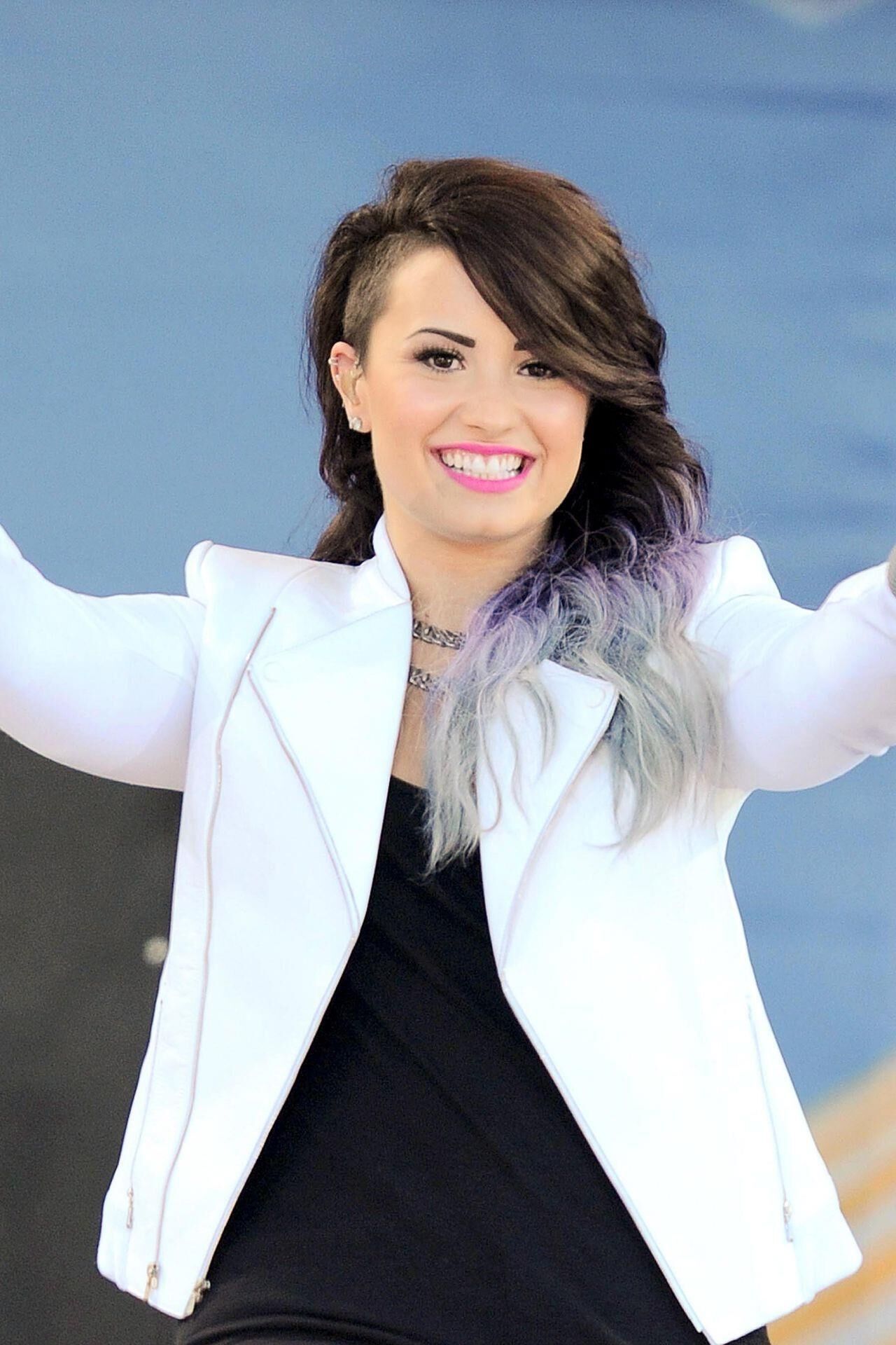 Demi Lovato actuando en "Good Morning America" ​​en