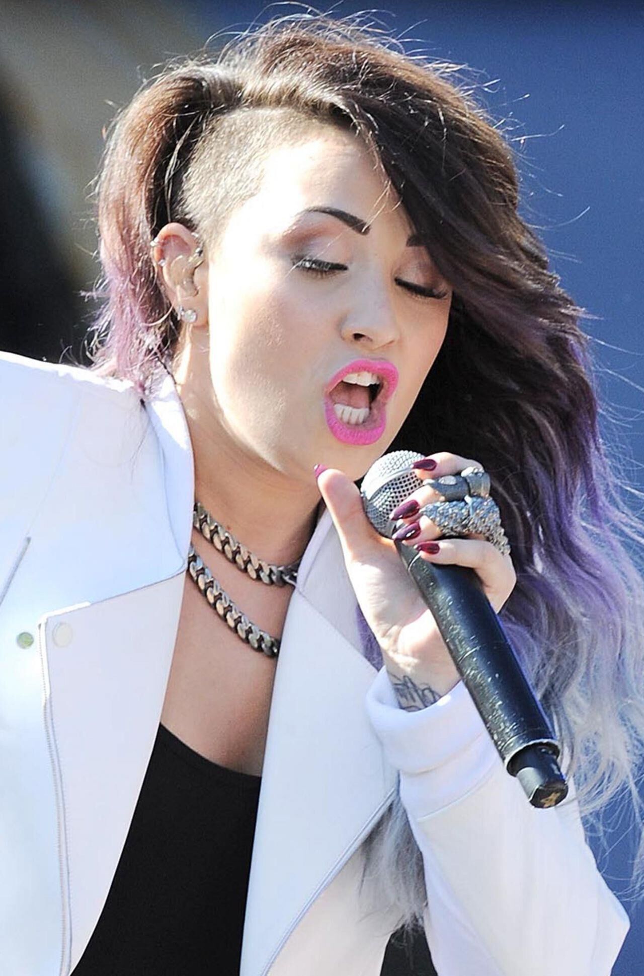 Demi Lovato actuando en "Good Morning America" ​​en