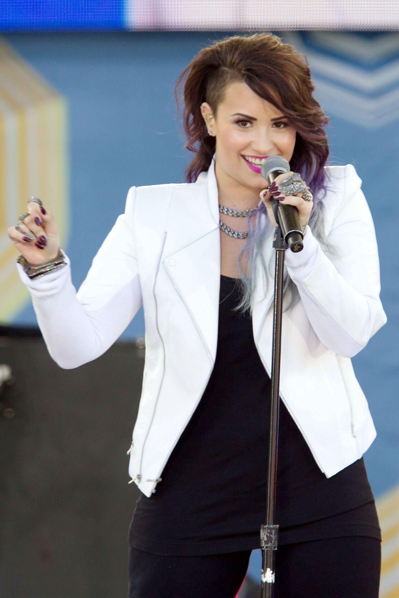 Demi Lovato actuando en "Good Morning America" ​​en