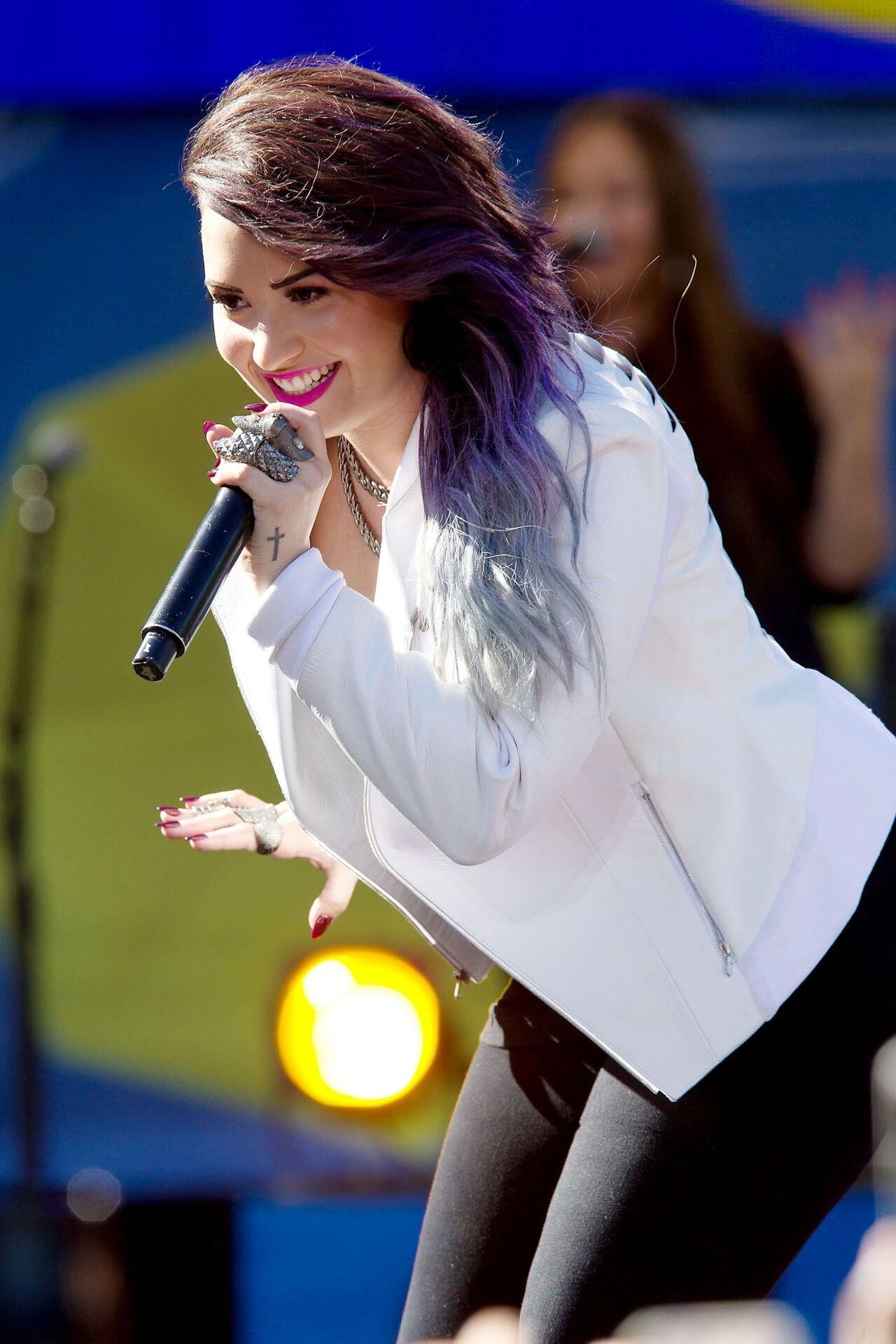 Demi Lovato actuando en "Good Morning America" ​​en