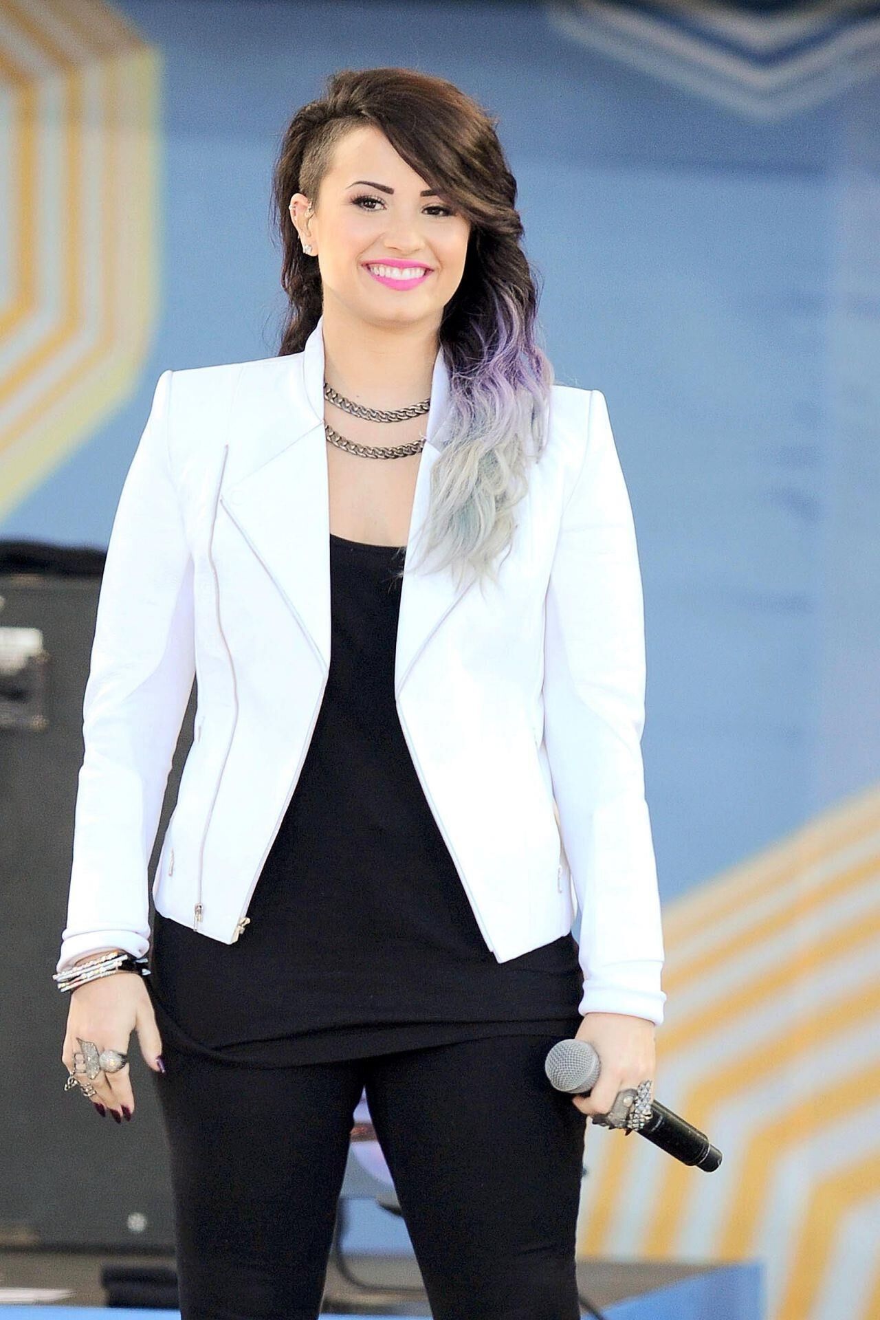 Demi Lovato actuando en "Good Morning America" ​​en