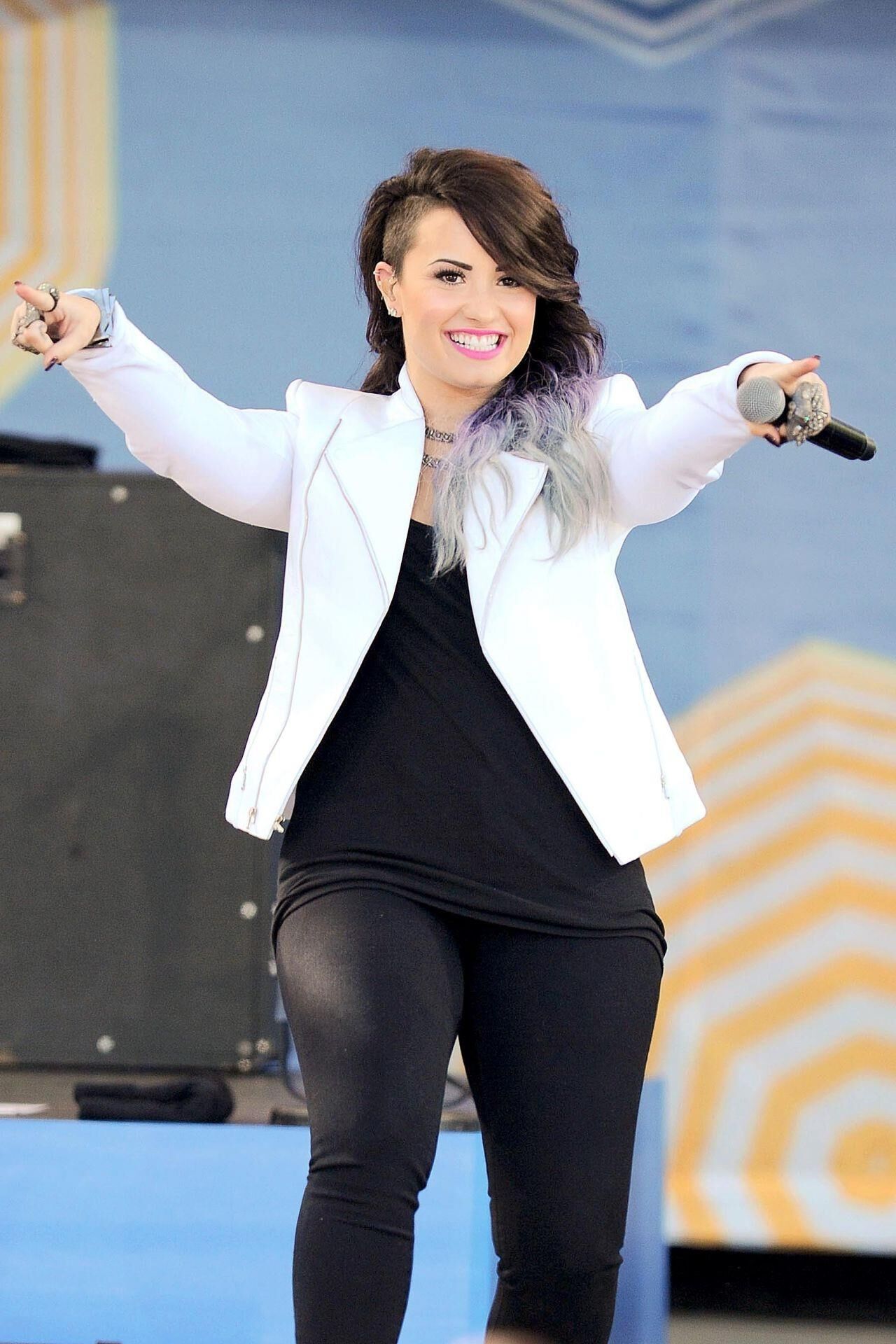 Demi Lovato actuando en "Good Morning America" ​​en