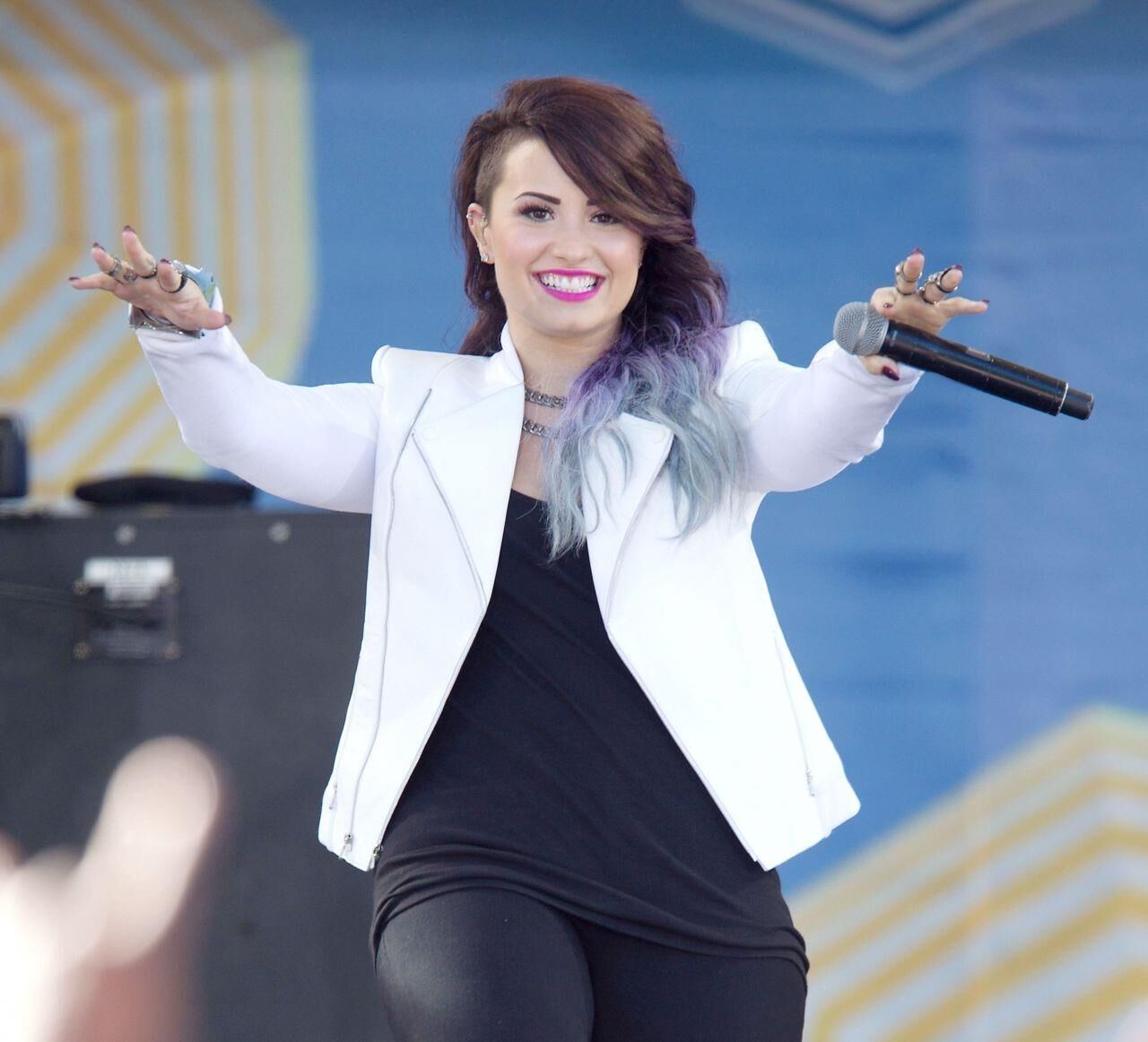 Demi Lovato actuando en "Good Morning America" ​​en