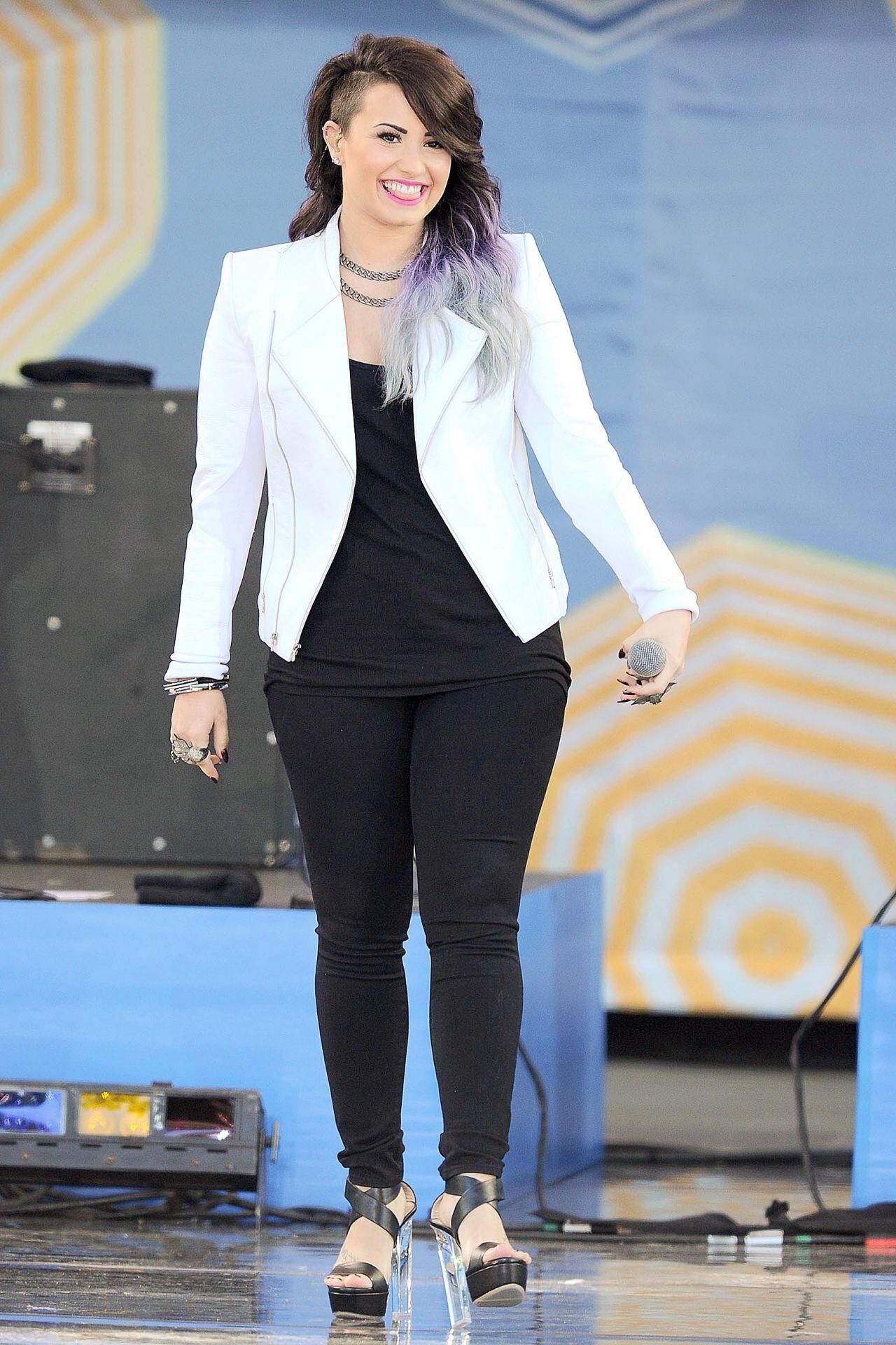 Demi Lovato actuando en "Good Morning America" ​​en