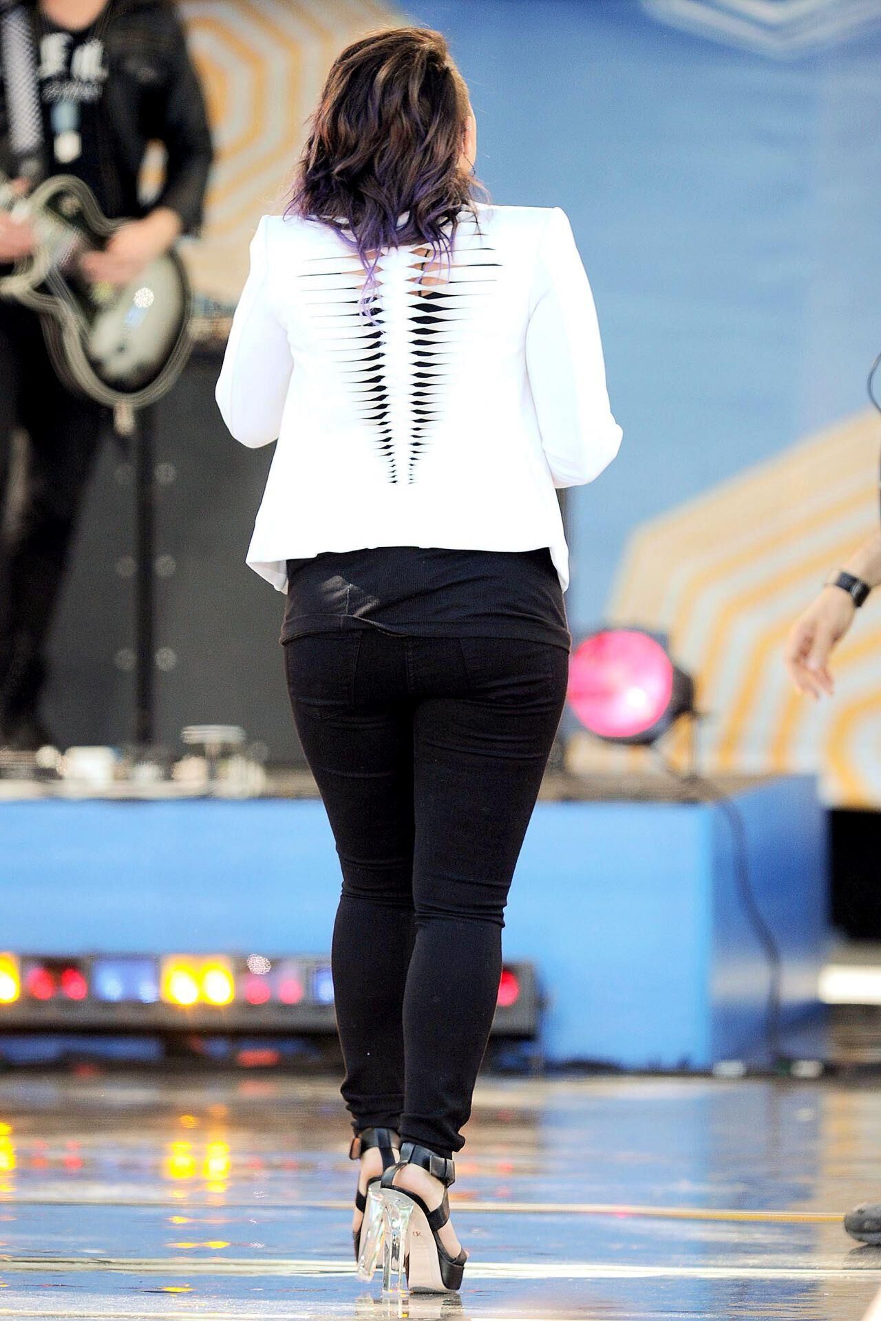 Demi Lovato actuando en "Good Morning America" ​​en