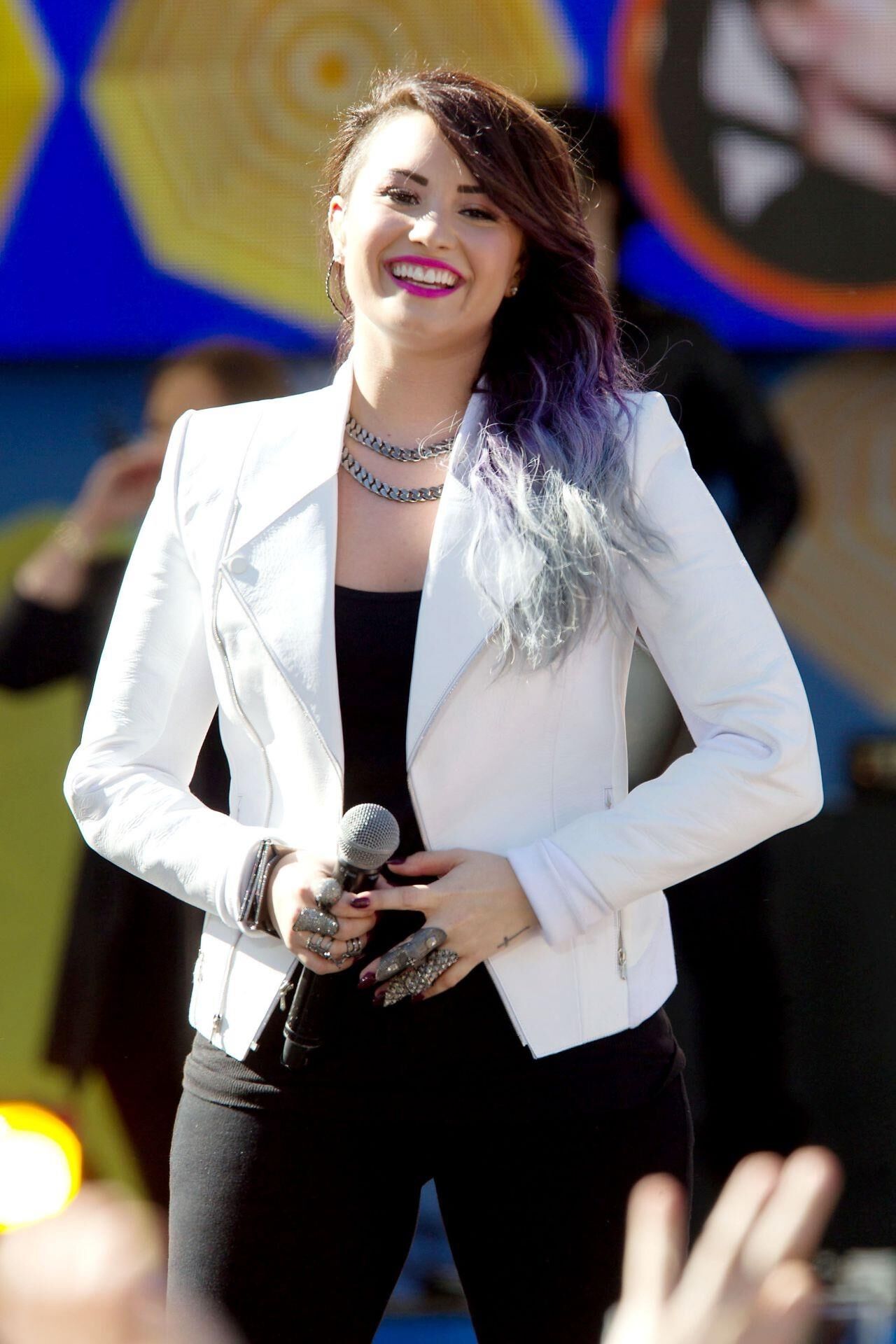 Demi Lovato actuando en "Good Morning America" ​​en