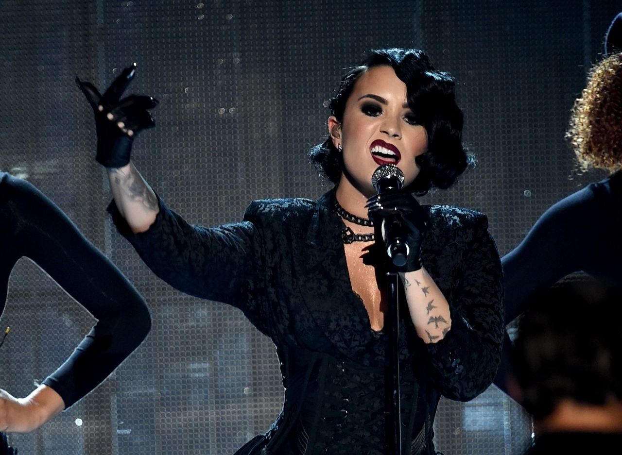 Demi Lovato actúa en American Music Awards