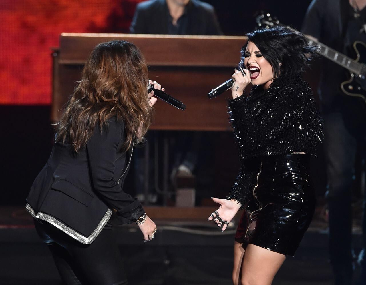 Demi Lovato actúa en American Music Awards