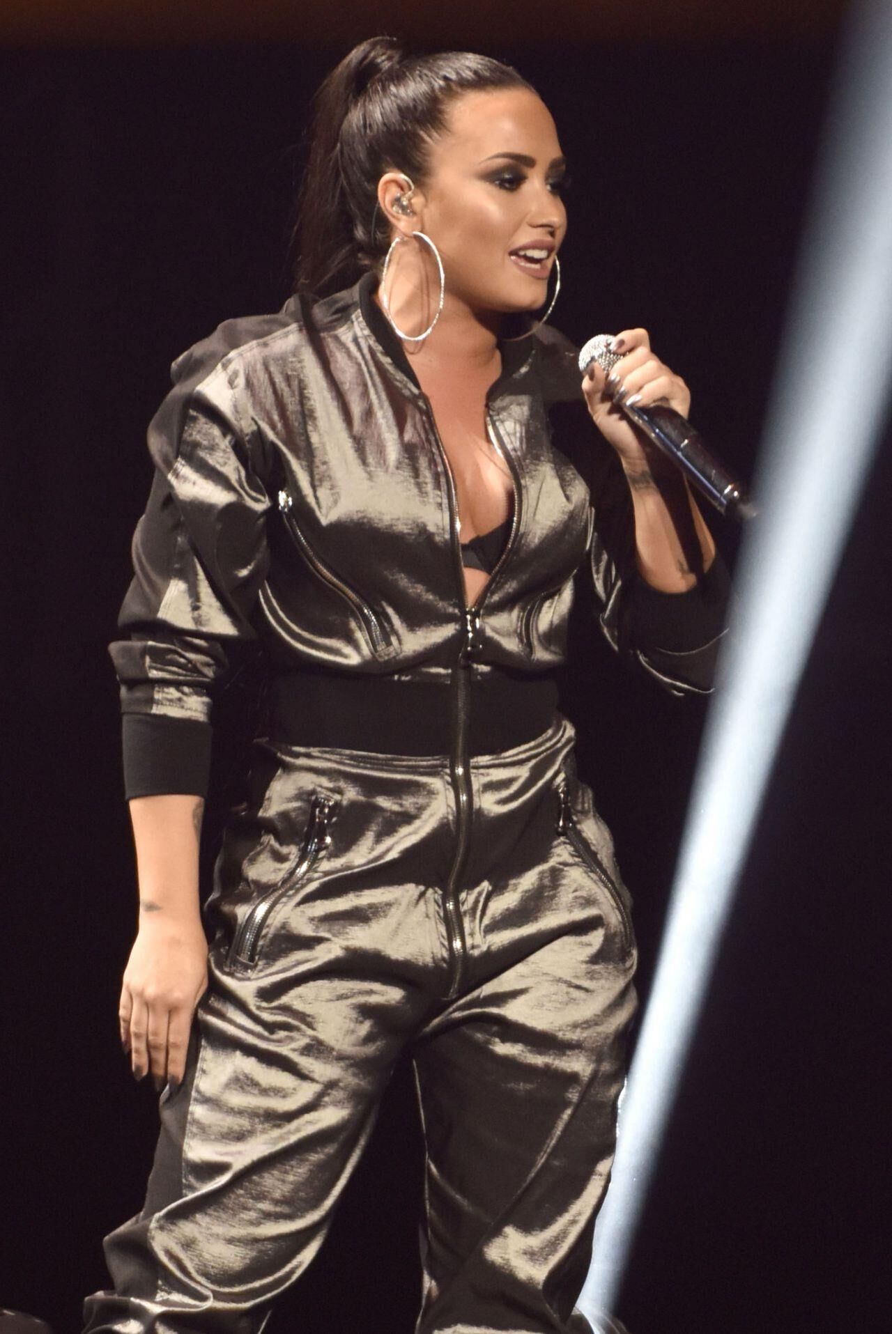 Demi Lovato - American Music Awards