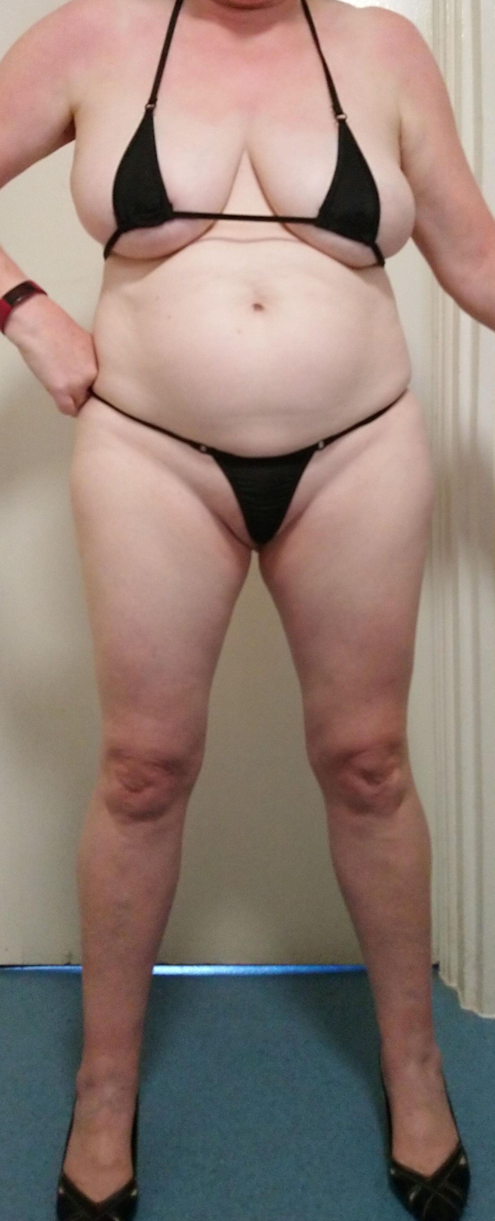 Megs UK reife Rothaarige Amateur Bikini Herausforderung