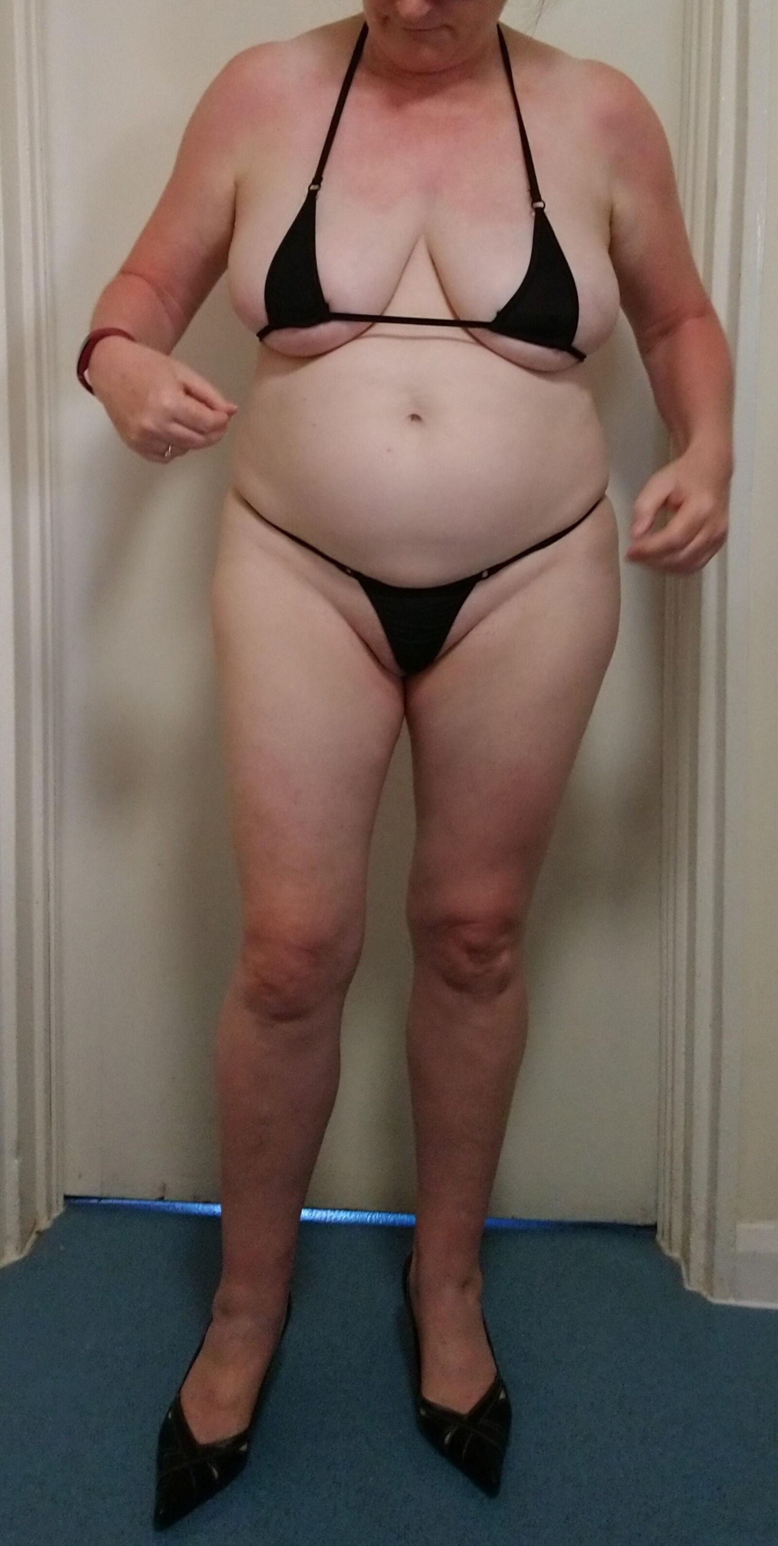 Megs UK reife Rothaarige Amateur Bikini Herausforderung
