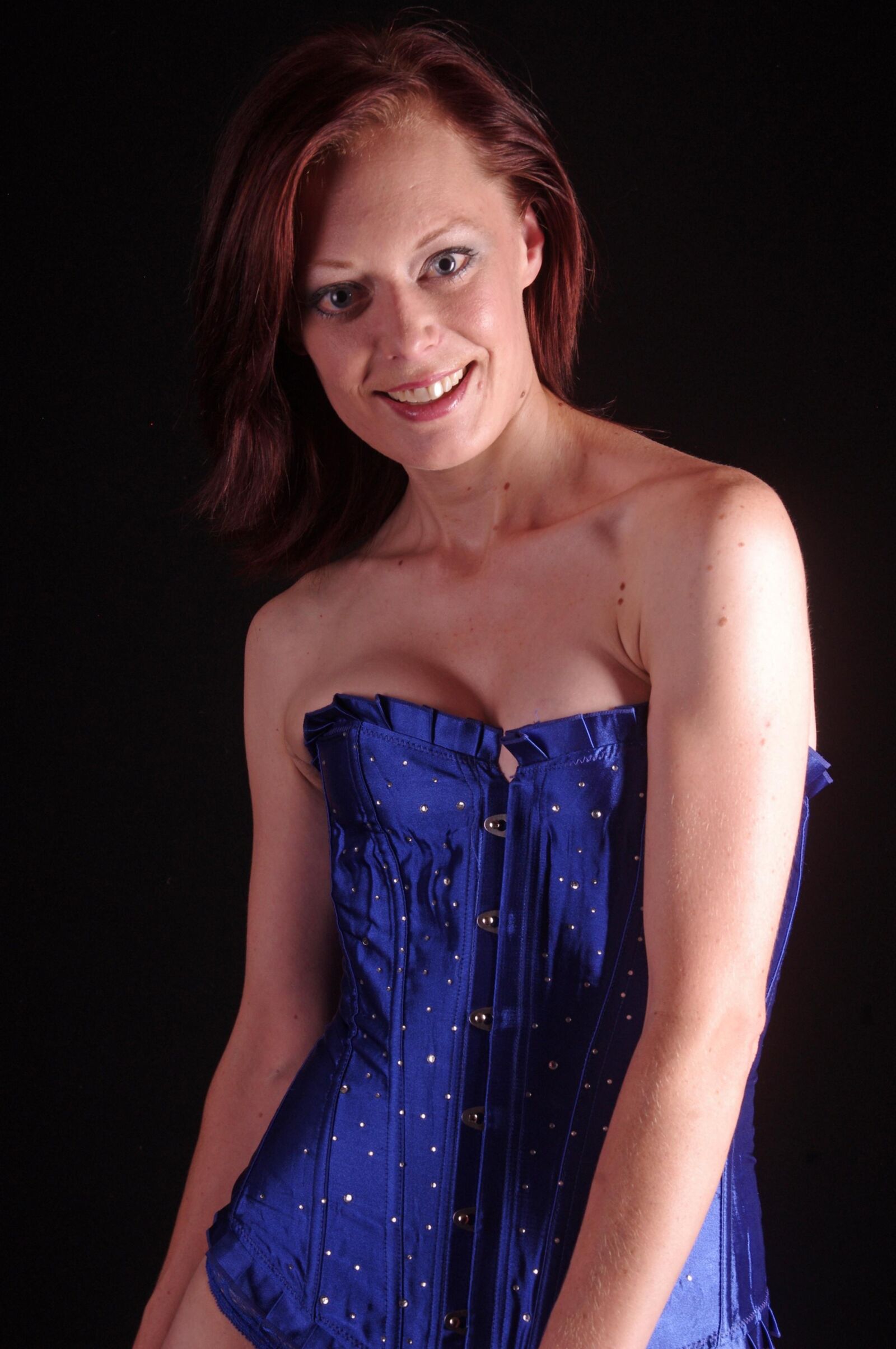 Red headed sub slut in fetish corset