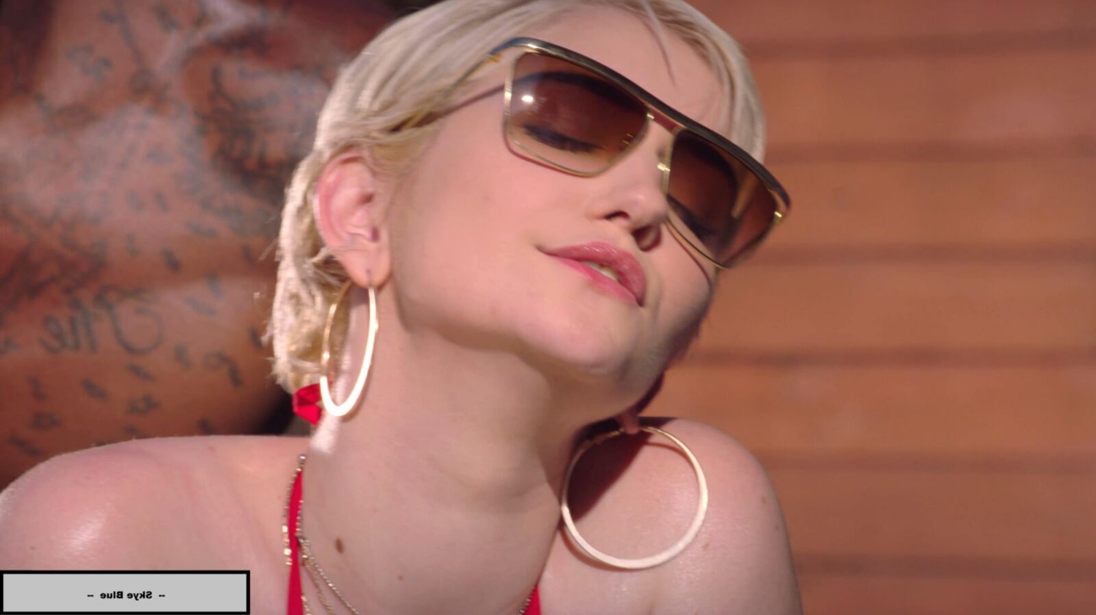 BBC Encontre Skye Blue com fotos de bônus