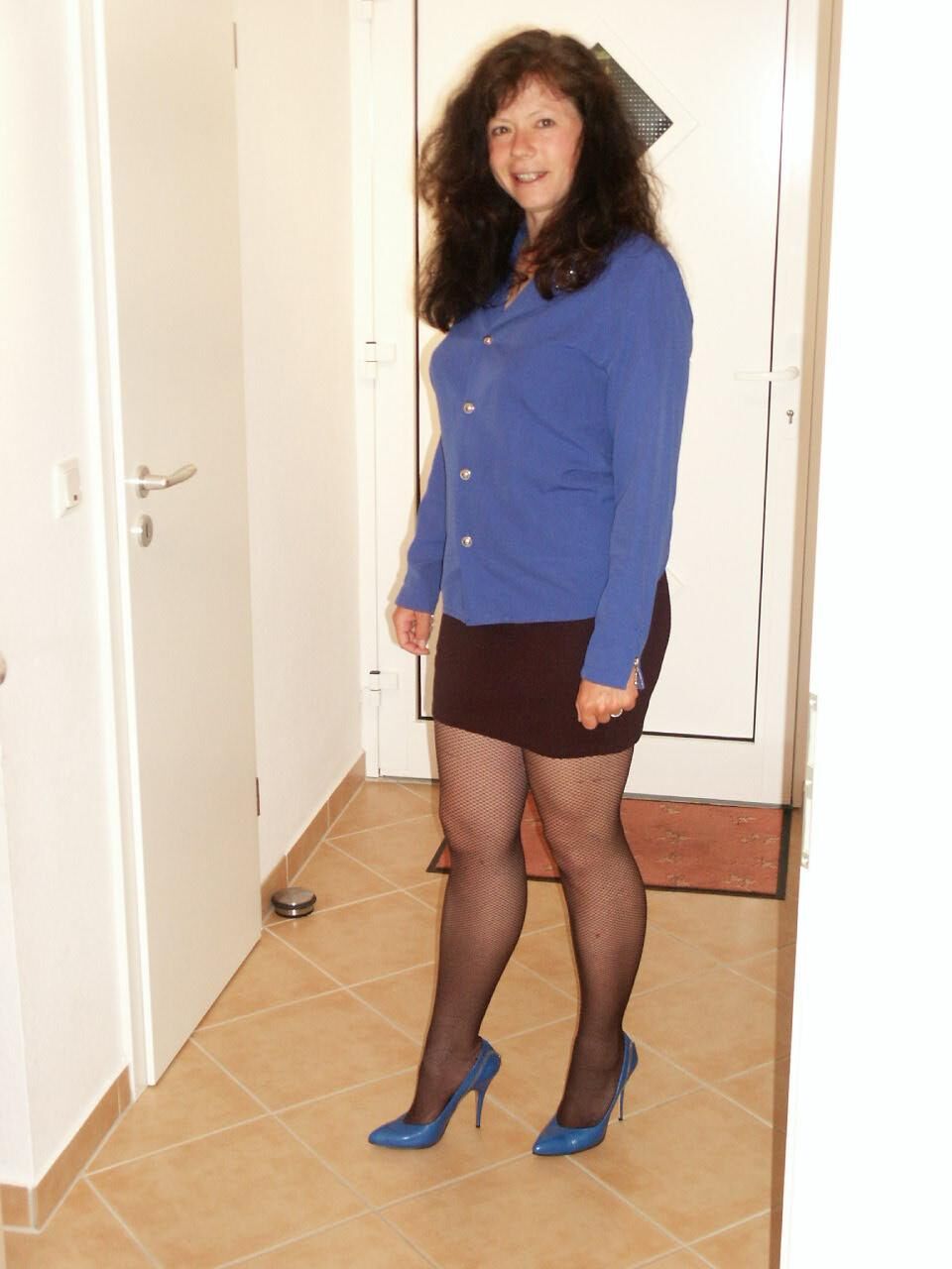 Brune mature Caroline de France