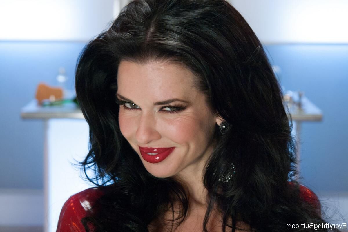 Veronica Avluv et Francesca le Smoking Hot Squirting Anal Milfs