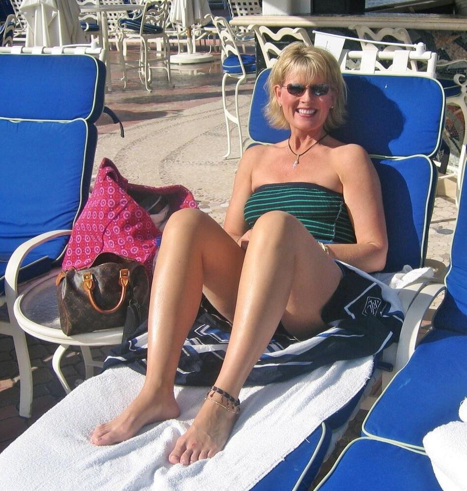 Salope mature blonde américaine Tina
