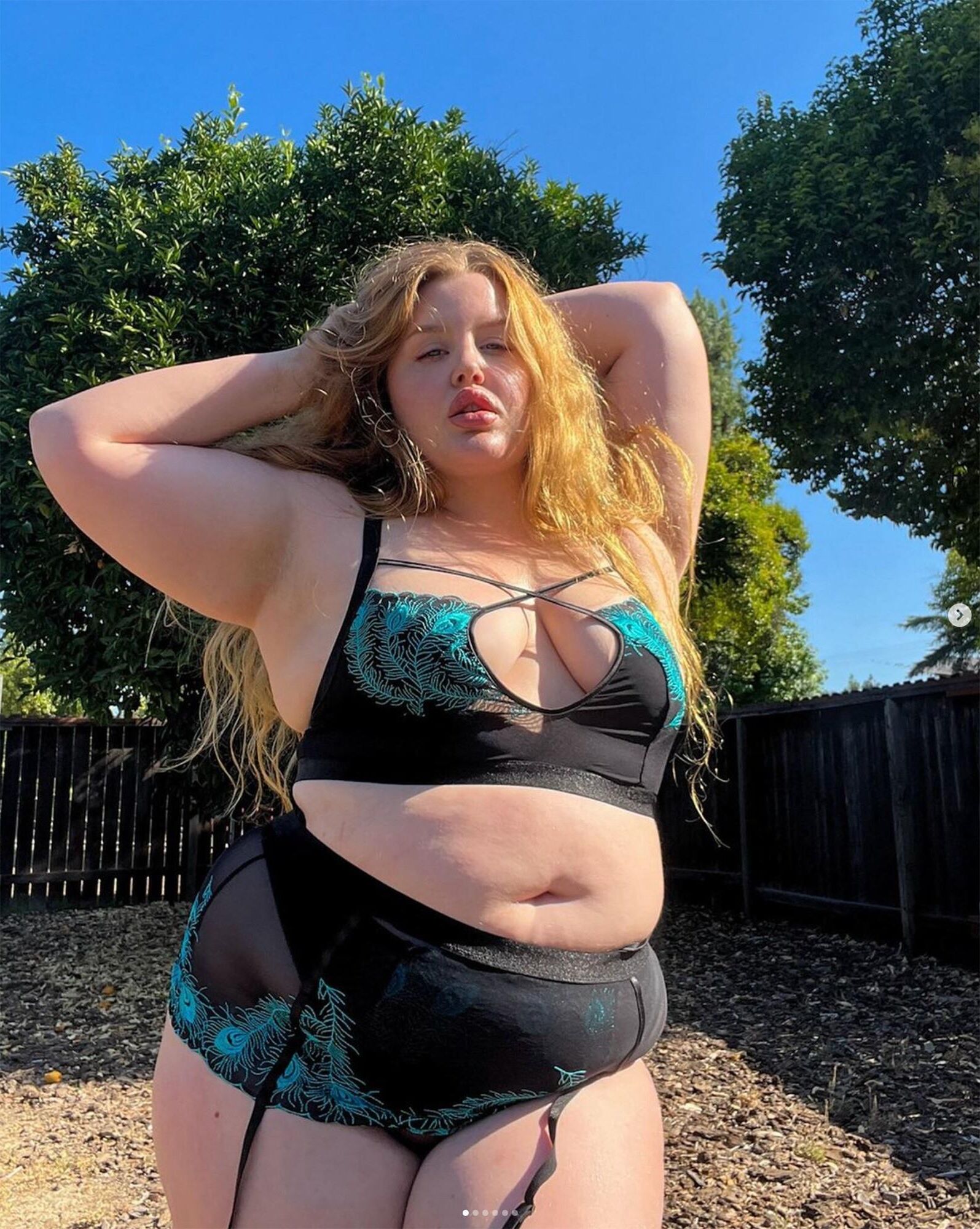 Aura Big Ass Big Boobs Redhead BBW Modelo Hot Sdots Mixed Hot Shots