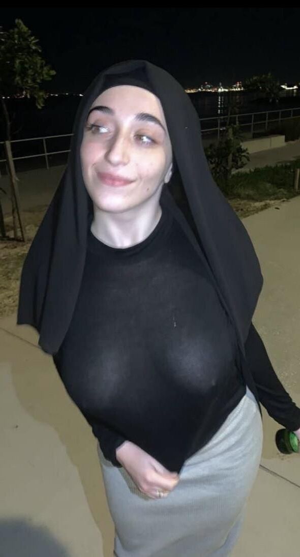 Bougnoules en hijab transparent une violence (porno arabe français arabe)
