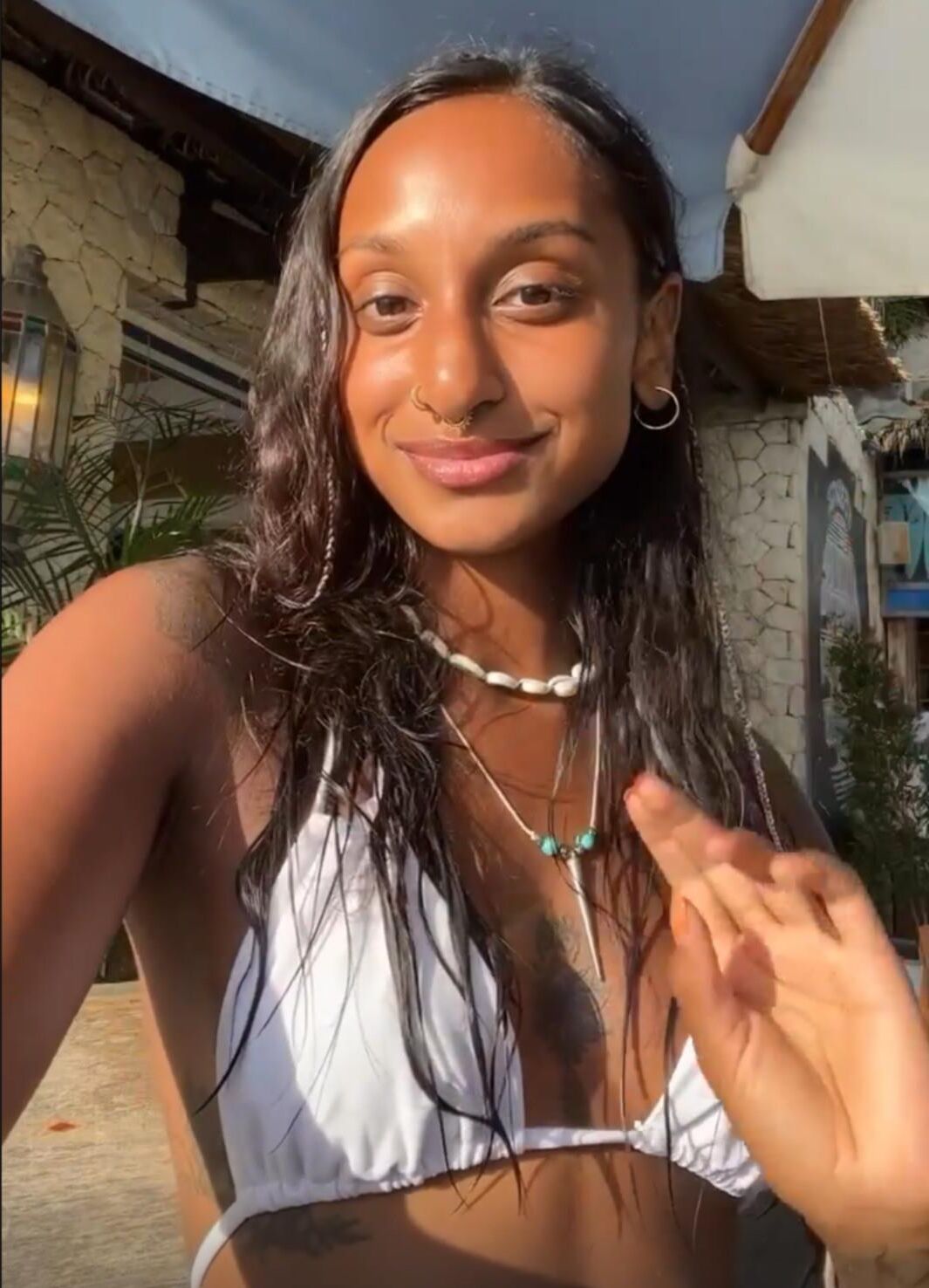 Jitta White Bikini Retrato.