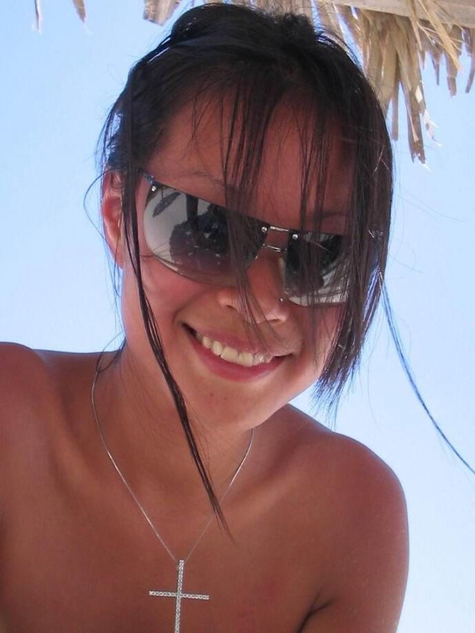 Novia asiática vacaciones desnudas