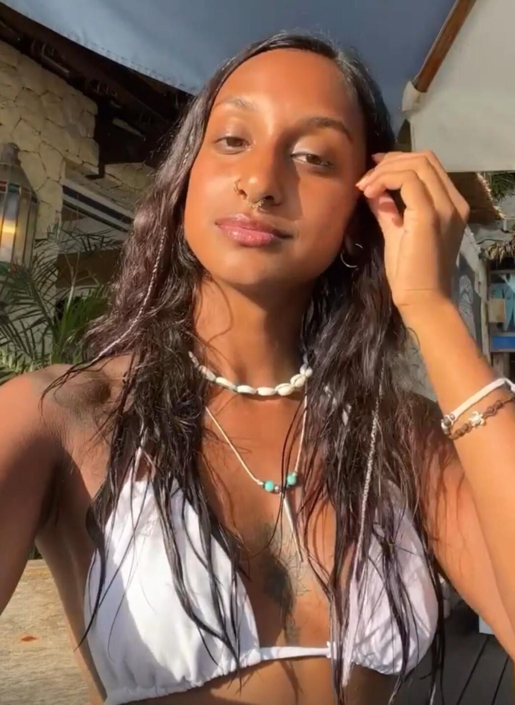 Jitta White Bikini Retrato.
