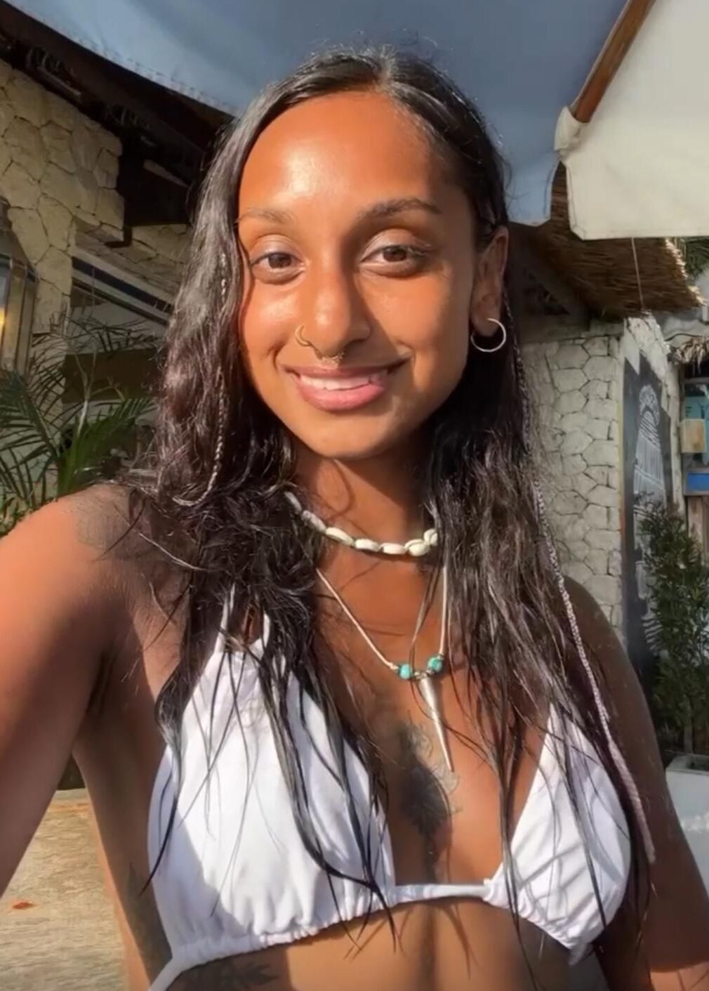 Jitta White Bikini Retrato.