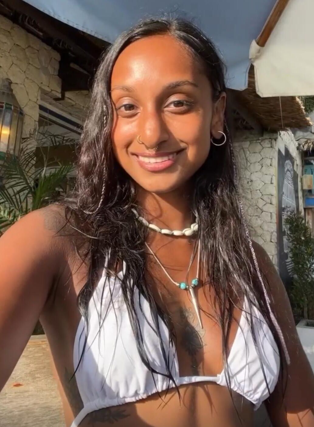 Jitta White Bikini Retrato.