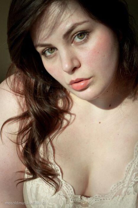 Young BBW Brunette Katya de San Petersburgo en Rusia