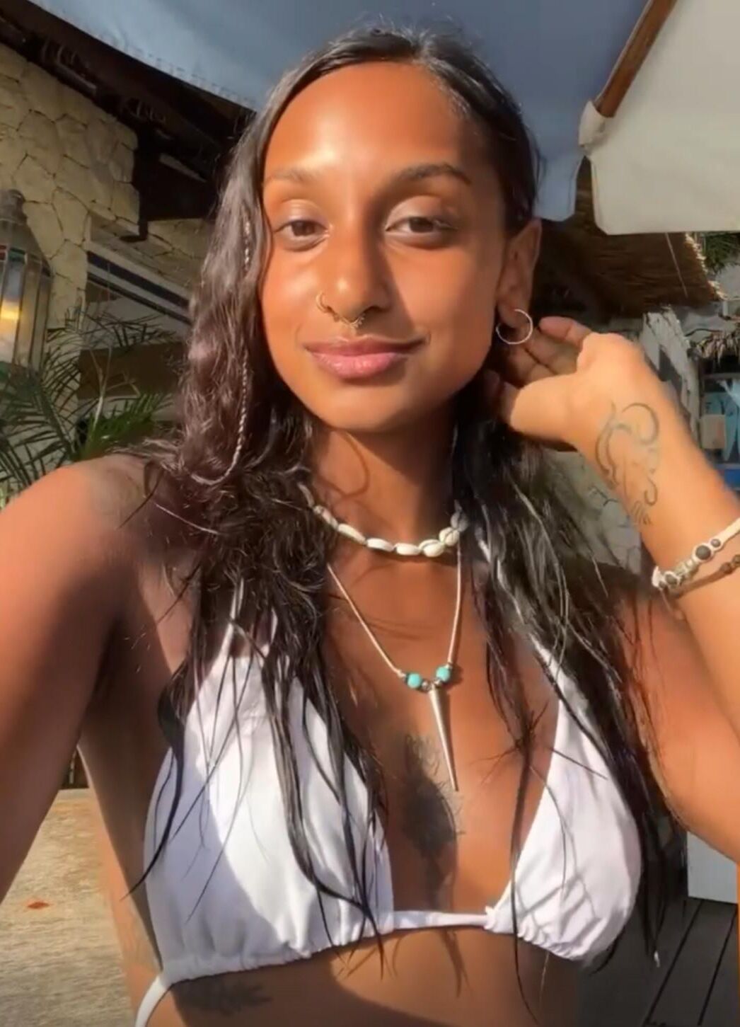 Jitta White Bikini Retrato.