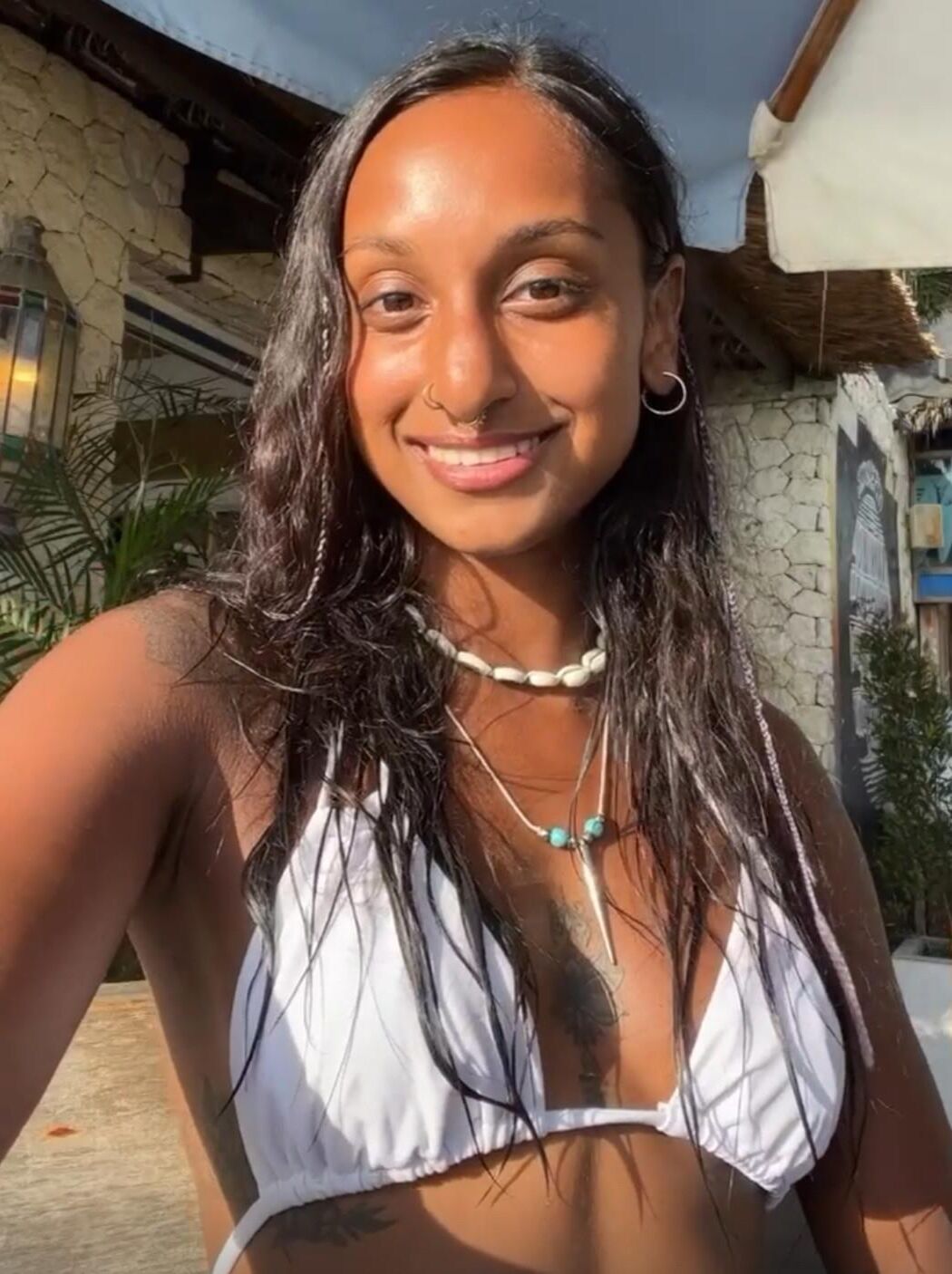 Jitta White Bikini Retrato.
