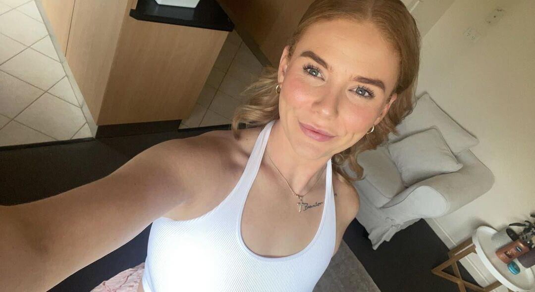Sexy Redhead Taylor