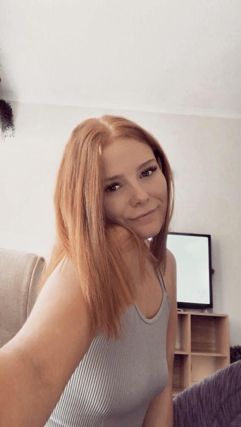 Sexy Redhead Taylor