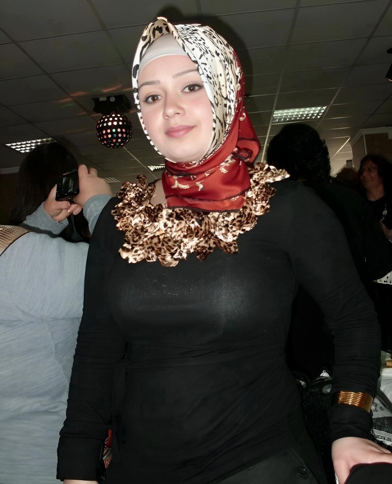VINTAGE TURKISH HIJAB SEXSI PHOTO 