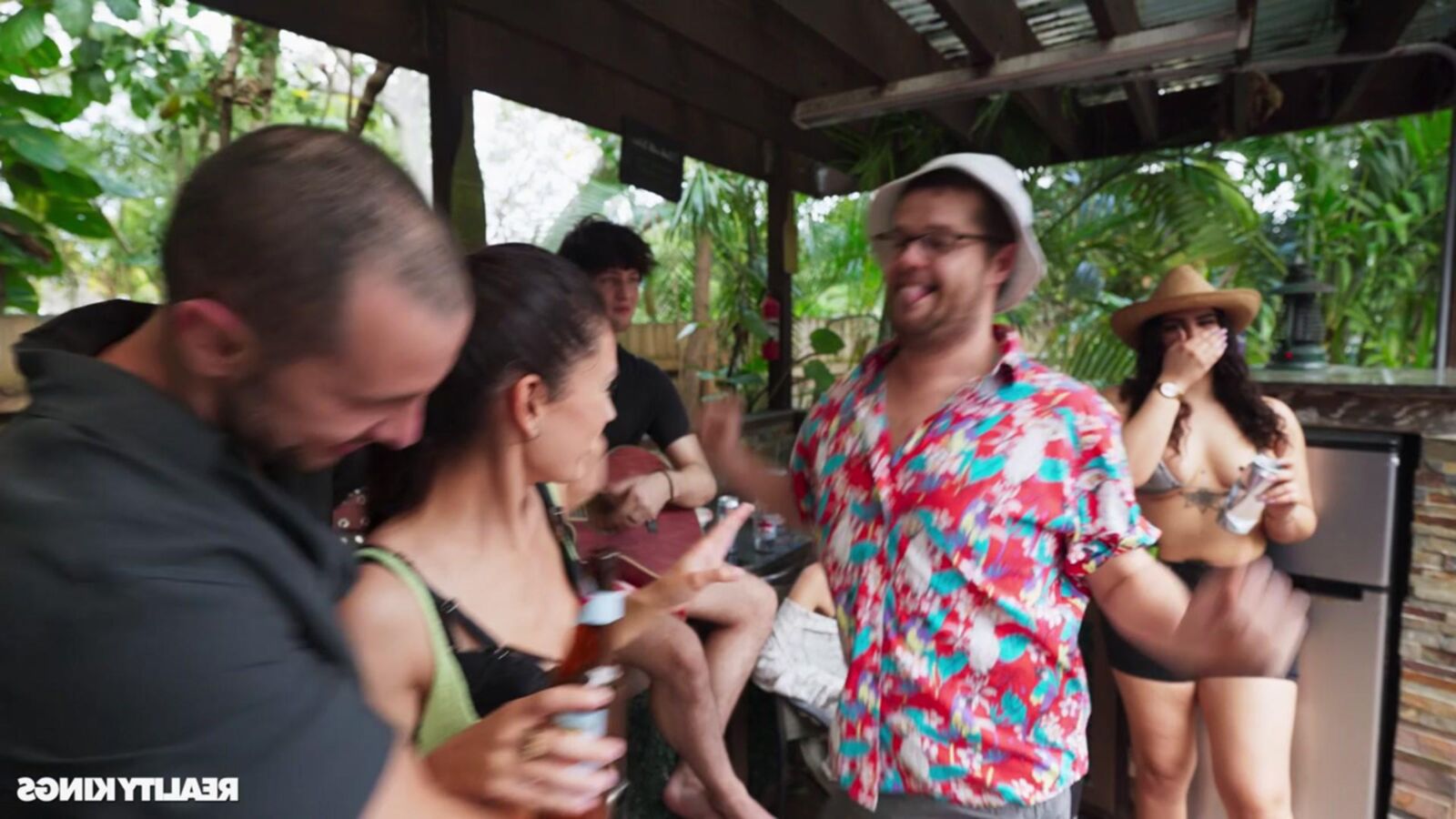Rhae Woods yo, Lucy Foxx yo A Hostel Takeover