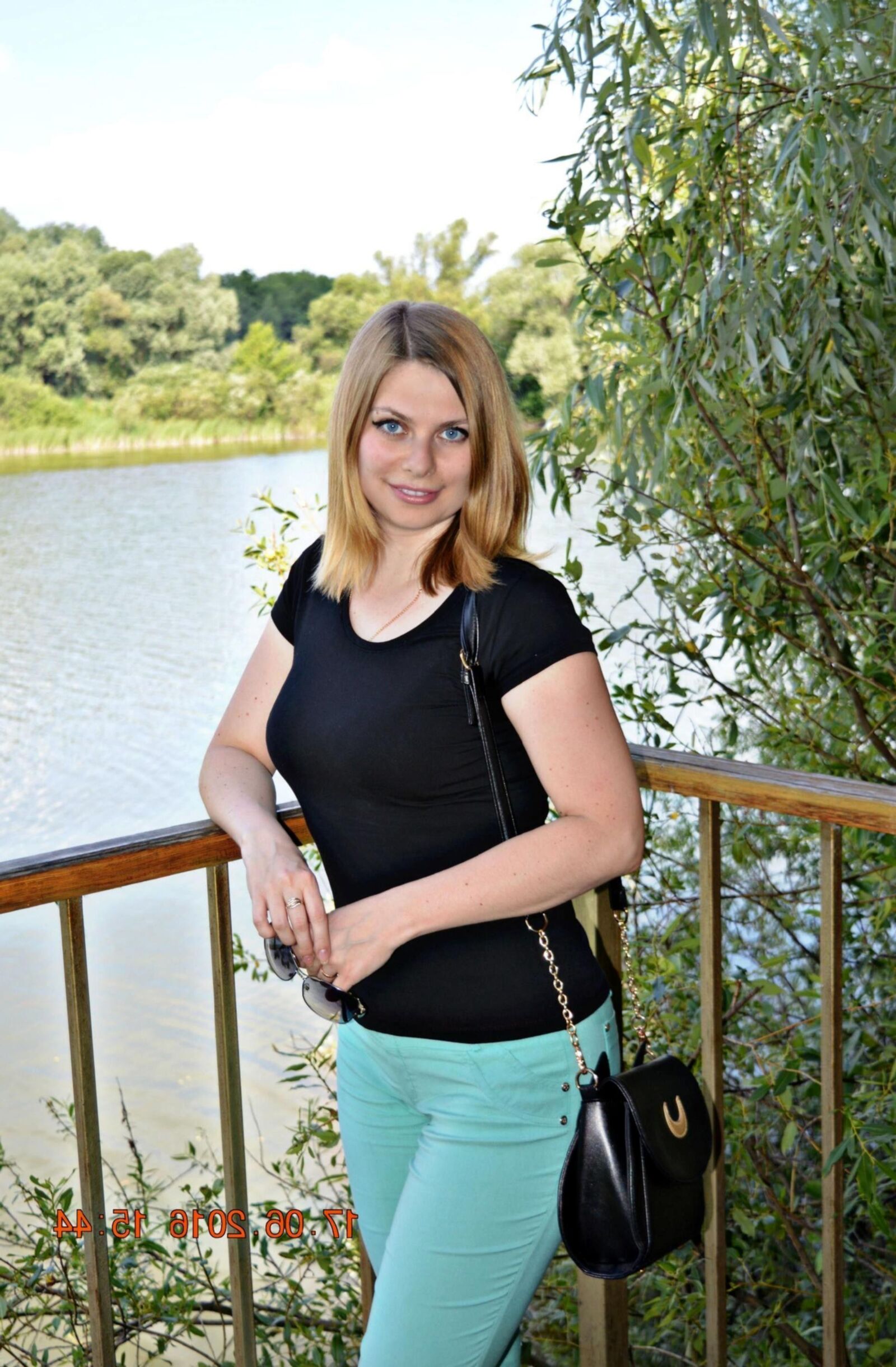 Irina cremiger blonde russische Honig mit geschwollenen Brustwarzen