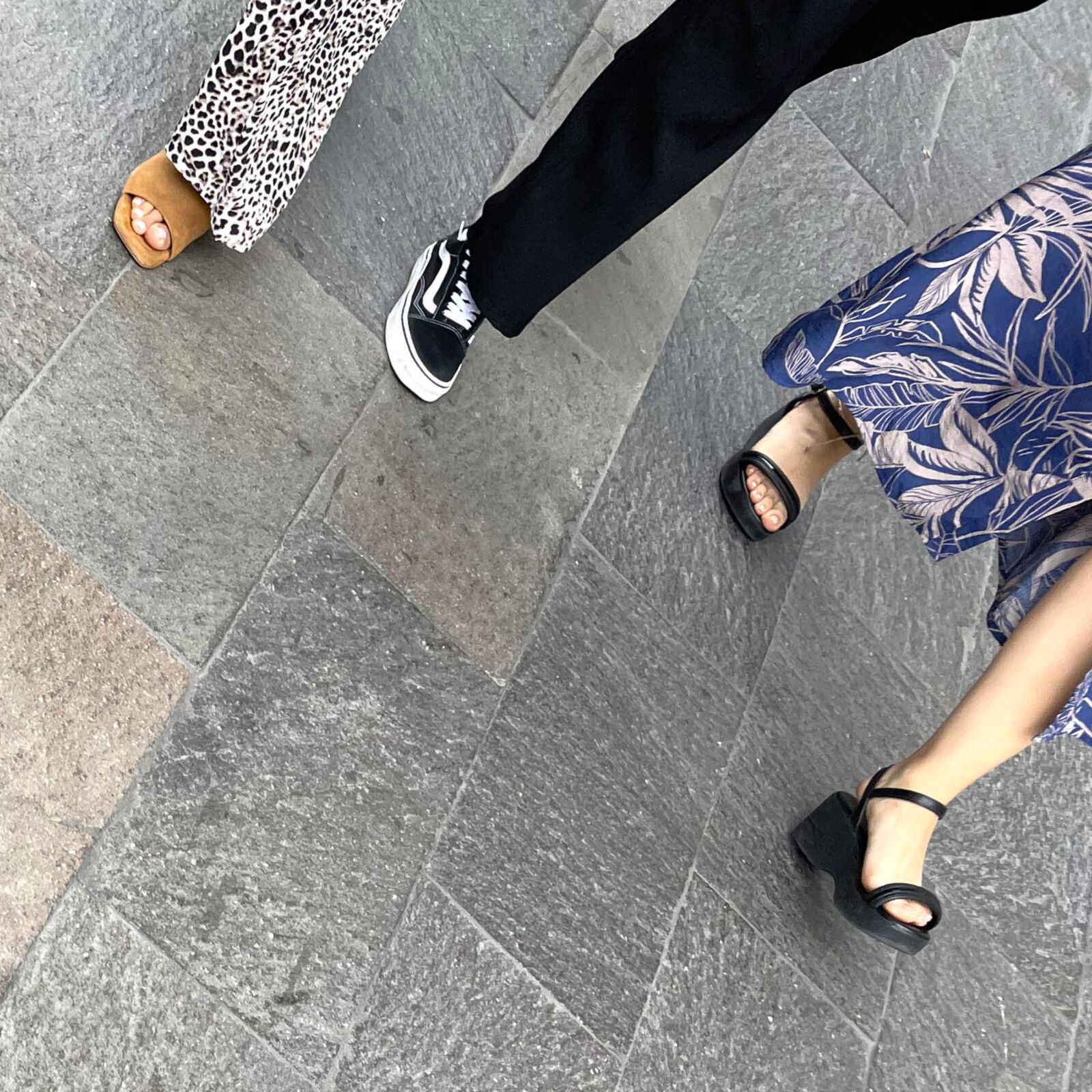 Latina candid feet 