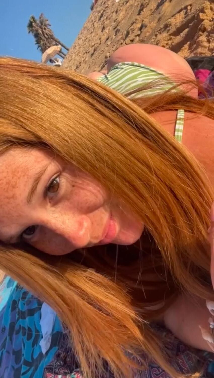 Sexy pelirroja GF tiene un buen cuerpo