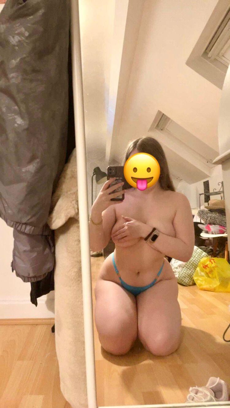 Sexy pelirroja GF tiene un buen cuerpo