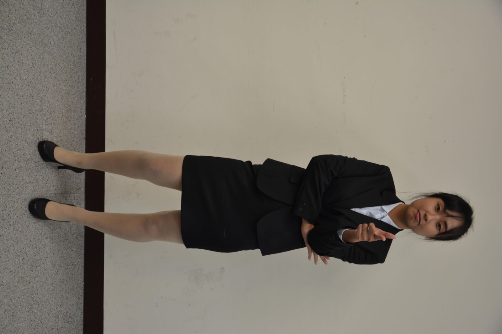 MILFs and GILFs Pantyhosed at Work Asian Workplace Fucks