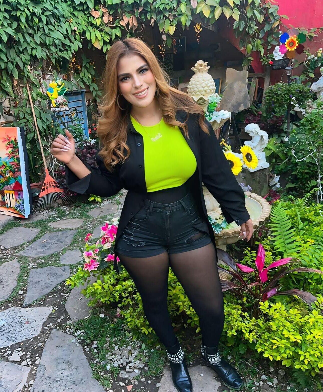 Latina in tights / pantyhose