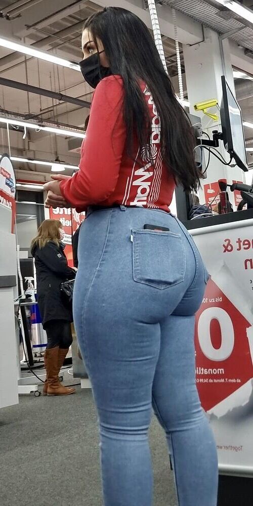 Grande Culo Latina Puta en Publica