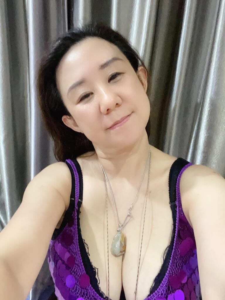 Milf malaisien aux gros seins liz liz liz