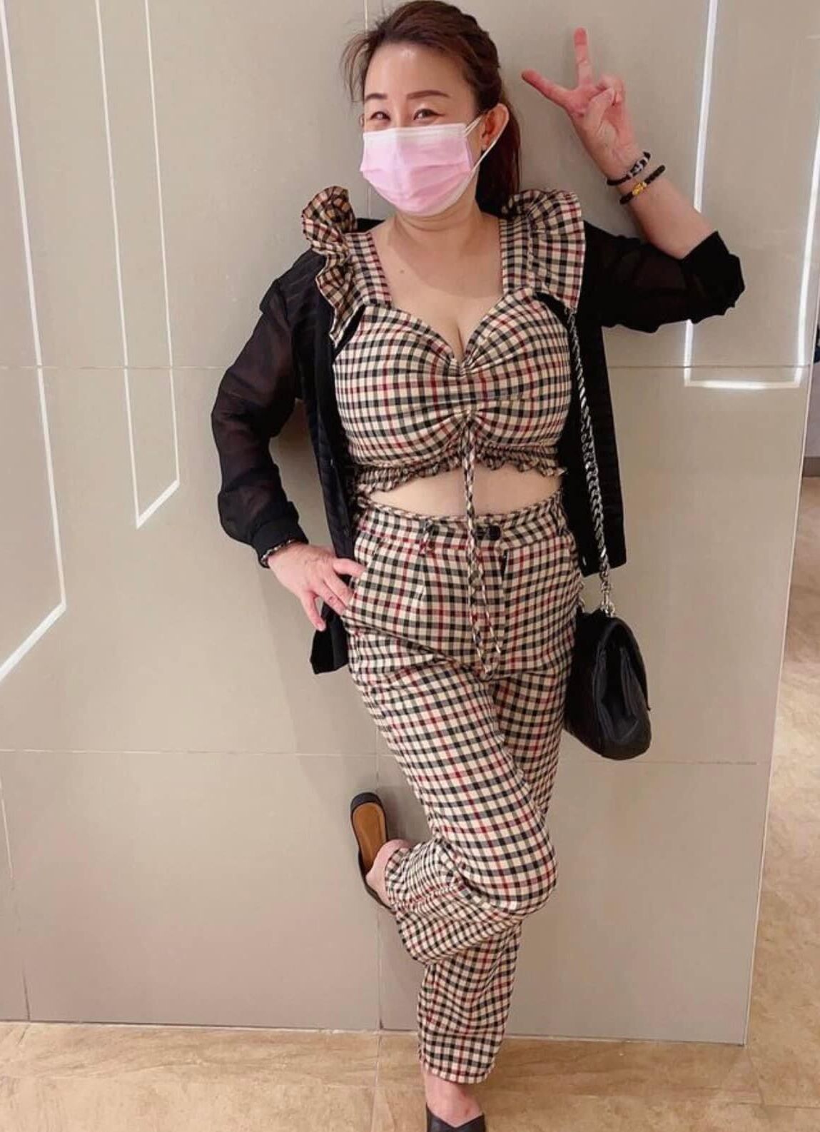 Milf malaisien aux gros seins liz liz liz