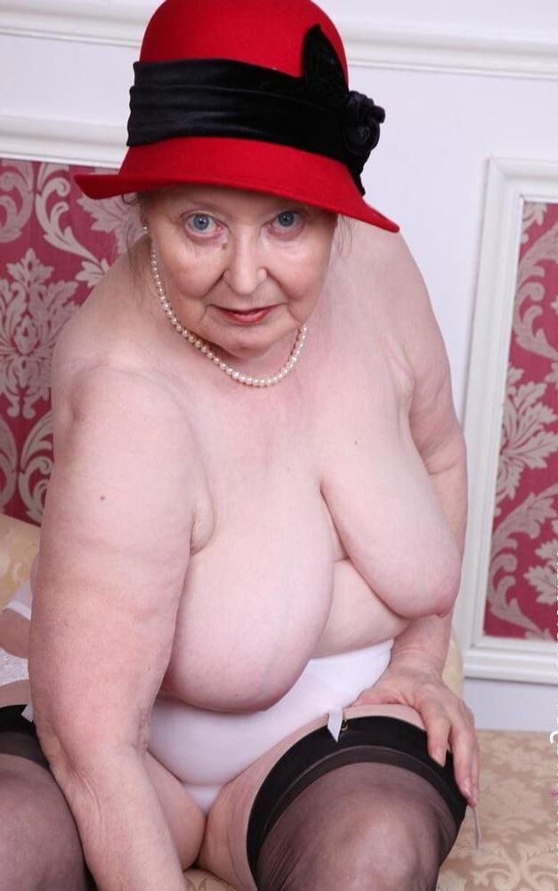 Amazing Granny Lucy d'Angleterre