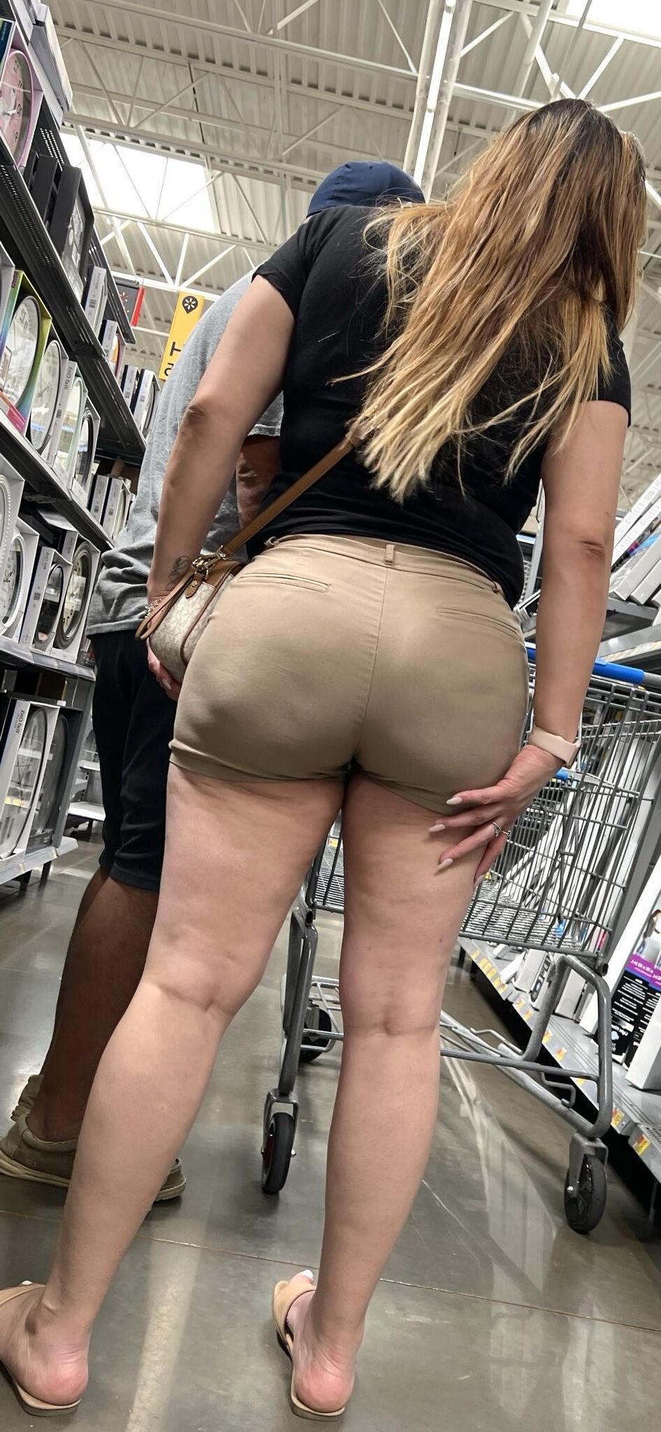 CANDID BIG DIMPLY LATINA MILF ASS Shorts