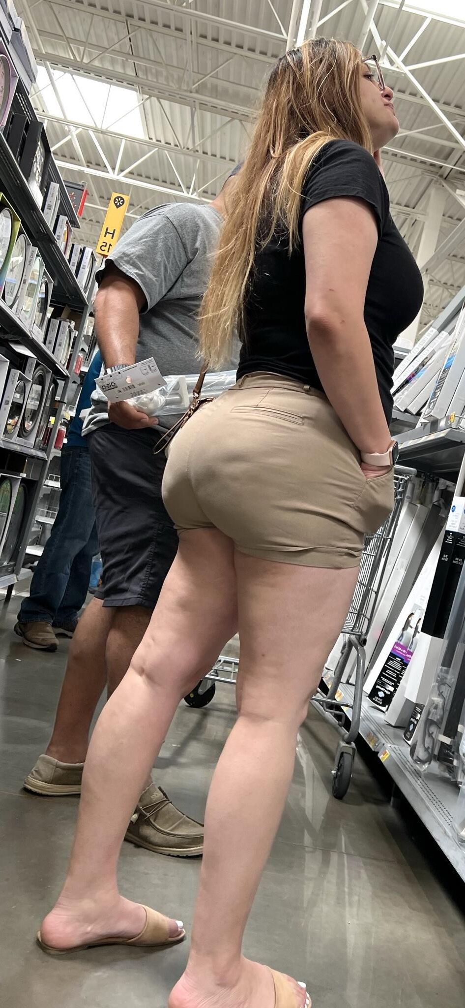 CANDID BIG DIMPLY LATINA MILF ASS Shorts