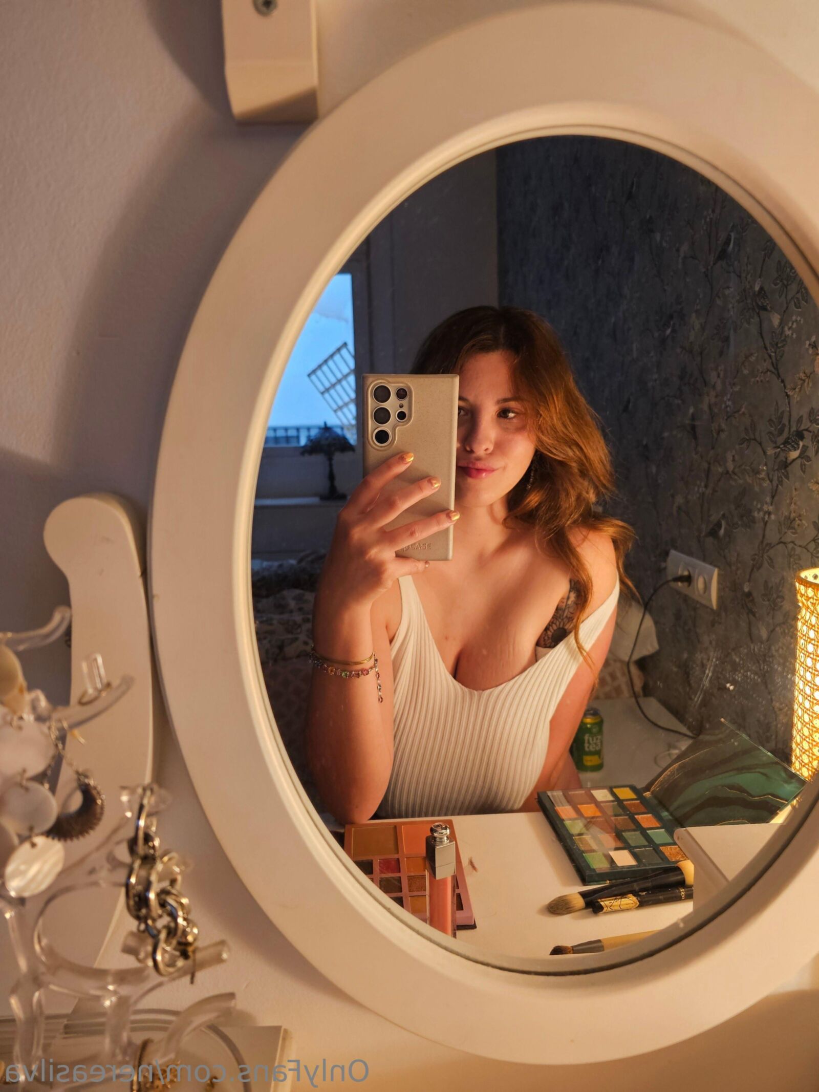 Nerea énormes seins magnifiques filles rousses mixtes coups chauds