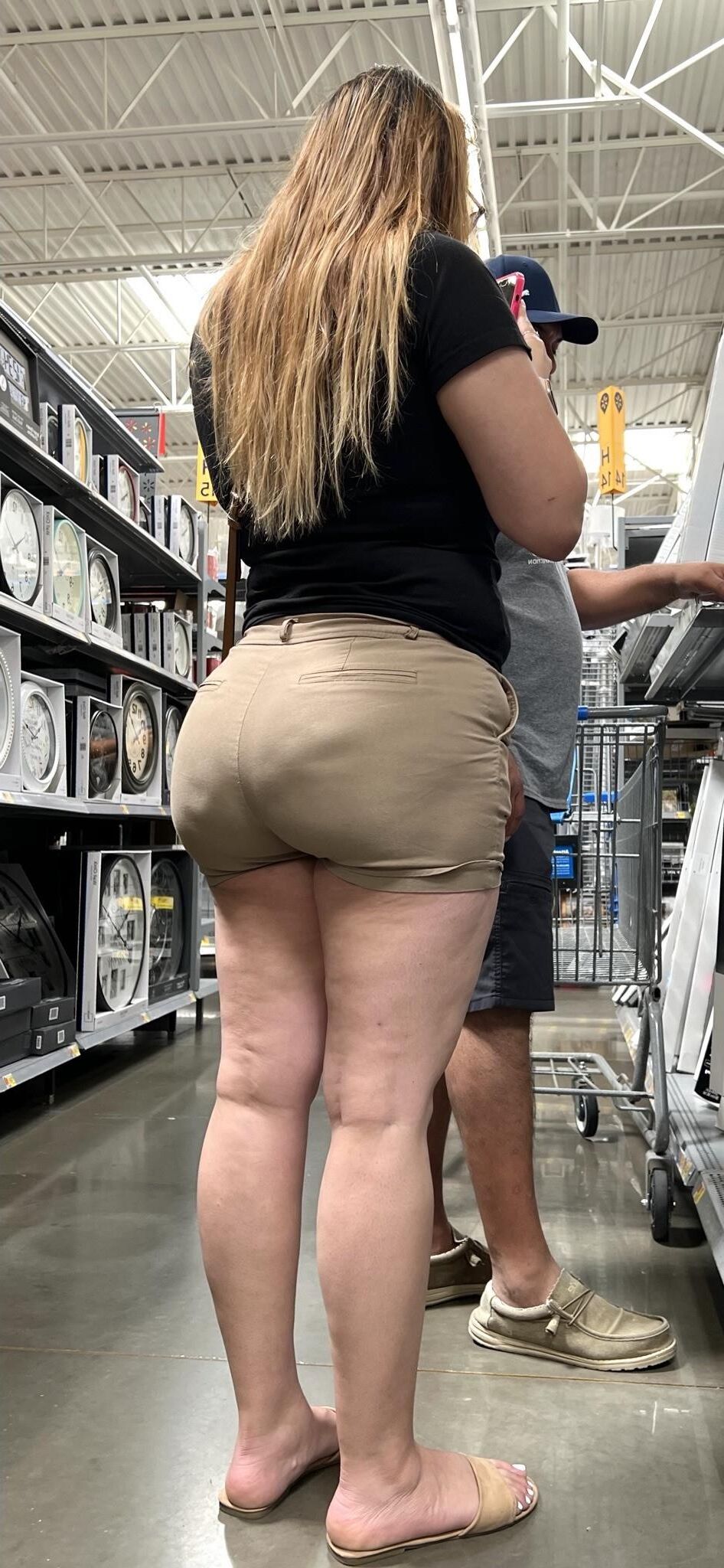 CANDID BIG DIMPLY LATINA MILF ASS Shorts